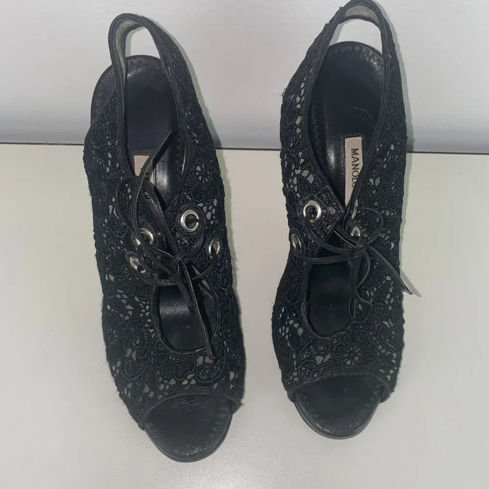 Manolo Blahnik Black Lace Leather High Heels 38 - Picture 3 of 10